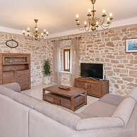 Holiday Home Loviste-three Bedroom Holiday Home With Pool and Sea View