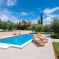 Holiday Home Loviste-three Bedroom Holiday Home With Pool and Sea View