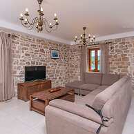 Holiday Home Loviste-three Bedroom Holiday Home With Pool and Sea View