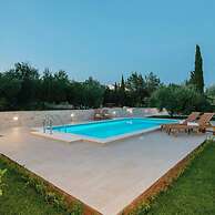 Holiday Home Loviste-three Bedroom Holiday Home With Pool and Sea View