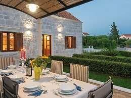 Holiday Home Loviste-three Bedroom Holiday Home With Pool and Sea View