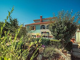 Traditional Holiday Home With Covered Terrace