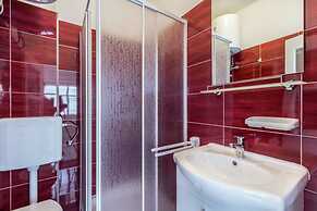 Apartment With Terrace and Pet-friendly