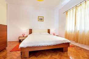 Apartment With Terrace and Pet-friendly