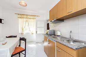 Apartment With Terrace and Pet-friendly