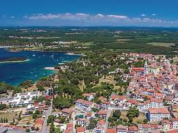 Rustic Holiday Home in Vrsar With Garden