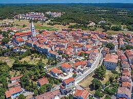Rustic Holiday Home in Vrsar With Garden