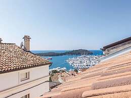 Rustic Holiday Home in Vrsar With Garden