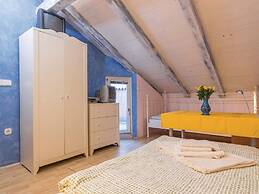 Rustic Holiday Home in Vrsar With Garden