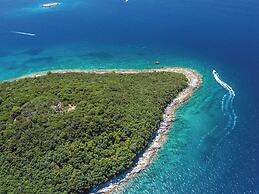 Rustic Holiday Home in Vrsar With Garden