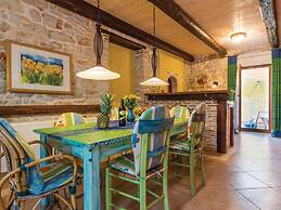 Rustic Holiday Home in Vrsar With Garden