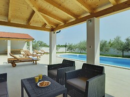 Family Villa With Swimming Pool