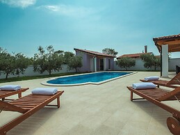 Family Villa With Swimming Pool