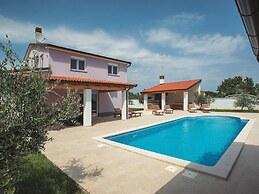 Family Villa With Swimming Pool