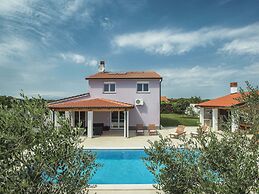 Family Villa With Swimming Pool