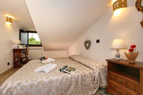 Belvilla by OYO Il Giglio 16