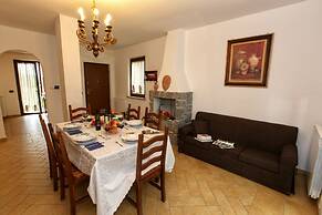 Belvilla by OYO Il Giglio 16