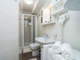 Apartment Maru - Two Bedroom Apartment With City View