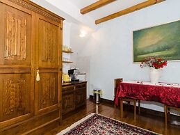 Apartment Taura - Studio Apartment With Balcony and Old City View