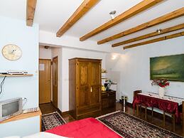 Apartment Taura - Studio Apartment With Balcony and Old City View