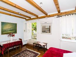 Apartment Taura - Studio Apartment With Balcony and Old City View