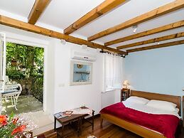 Apartment Taura - Studio Apartment With Balcony and Old City View