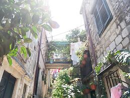 Apartment Taura - Studio Apartment With Balcony and Old City View