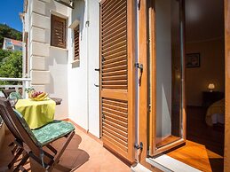 Holiday Home Lapad Beach Royal - Five Bedroom Holiday Home With Balcon