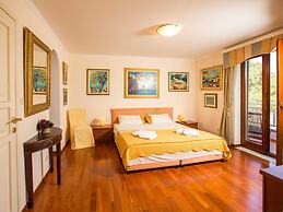 Holiday Home Lapad Beach Royal - Five Bedroom Holiday Home With Balcon