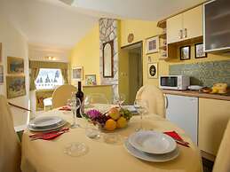 Holiday Home Lapad Beach Royal - Five Bedroom Holiday Home With Balcon