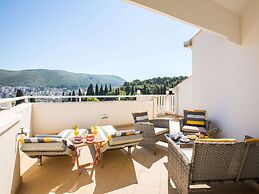 Holiday Home Lapad Beach Royal - Five Bedroom Holiday Home With Balcon