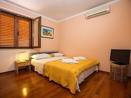 Holiday Home Lapad Beach Royal - Five Bedroom Holiday Home With Balcon