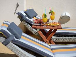 Holiday Home Lapad Beach Royal - Five Bedroom Holiday Home With Balcon