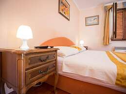 Holiday Home Lapad Beach Royal - Five Bedroom Holiday Home With Balcon