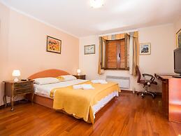 Holiday Home Lapad Beach Royal - Five Bedroom Holiday Home With Balcon