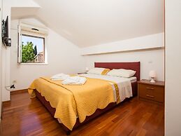 Holiday Home Lapad Beach Royal - Five Bedroom Holiday Home With Balcon