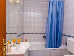 Ana Apartment - One Bedroom Apartment With Balcony