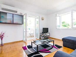 Ana Apartment - One Bedroom Apartment With Balcony