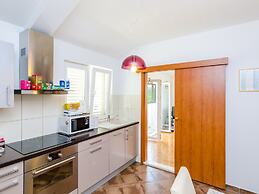 Ana Apartment - One Bedroom Apartment With Balcony