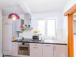 Ana Apartment - One Bedroom Apartment With Balcony