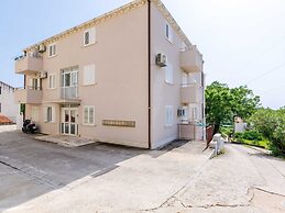 Ana Apartment - One Bedroom Apartment With Balcony