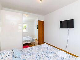 Ana Apartment - One Bedroom Apartment With Balcony