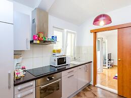 Ana Apartment - One Bedroom Apartment With Balcony