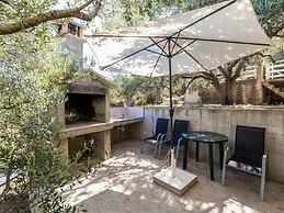 Olive's Garden House - Three Bedroom Holiday Home With Terrace and Sea