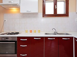 Olive's Garden House - Three Bedroom Holiday Home With Terrace and Sea