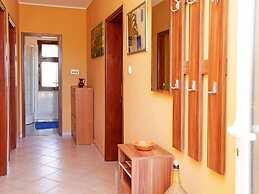 Olive's Garden House - Three Bedroom Holiday Home With Terrace and Sea