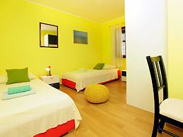 Olive's Garden House - Three Bedroom Holiday Home With Terrace and Sea