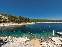 Olive's Garden House - Three Bedroom Holiday Home With Terrace and Sea