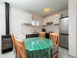 Olive's Garden House - Three Bedroom Holiday Home With Terrace and Sea