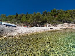 Olive's Garden House - Three Bedroom Holiday Home With Terrace and Sea